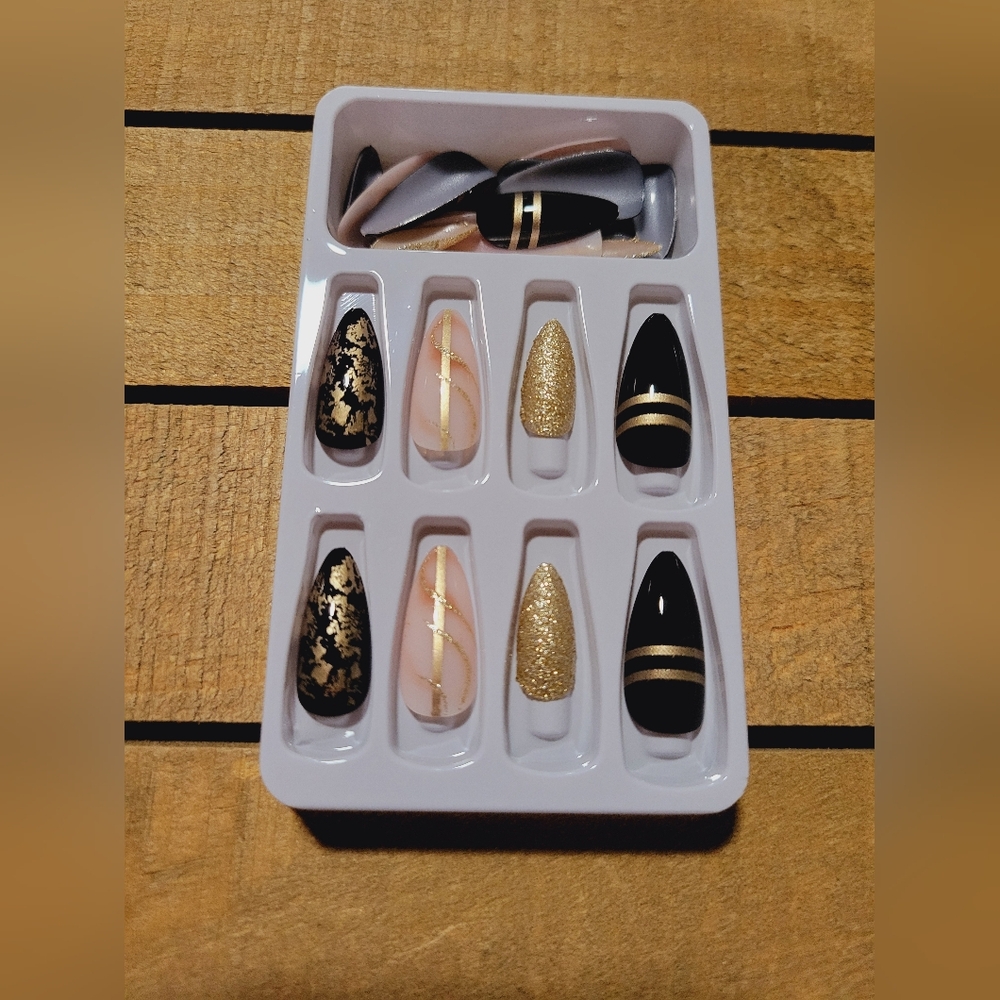 Boutique Press On Nails